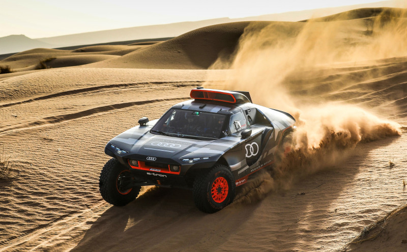 Le RS Q e-tron mis à rude épreuve dans le désert marocain 