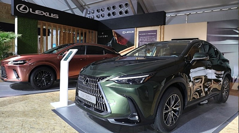 Lexus mise sur l’hybride et le raffinement technologique