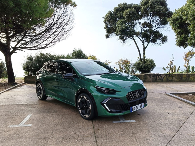 Renault Clio 6 E-Tech 160: Premiers tours de roue à Lisbonne